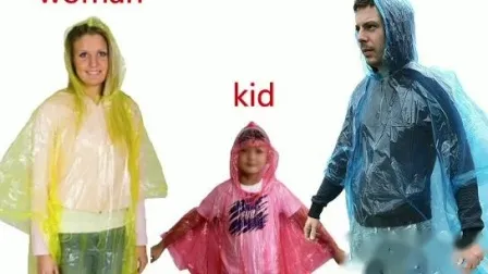 05zfootball em forma de chaveiro capa de chuva bola descartável poncho de emergência